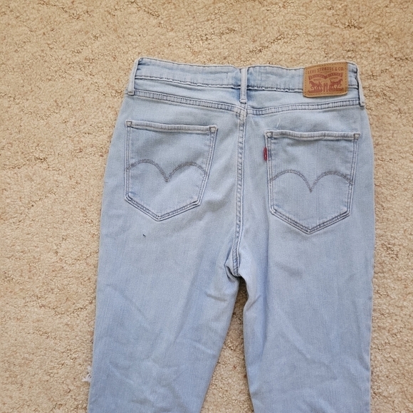 721 High Rise Skinny Light Wash Distressed Jeans - Picture 6 of 6